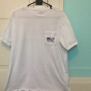 Vineyard vines t shirt
